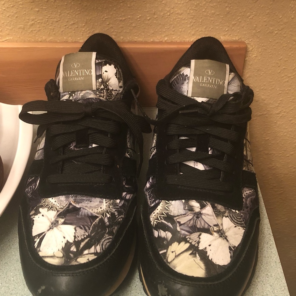 Men’s Valentino’s Sneaker, Size 9